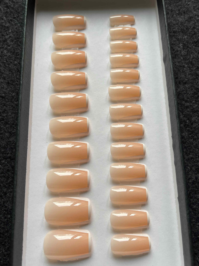 French Finesse - Glossy Carré