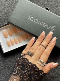 French Finesse - Glossy Carré
