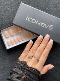 Elegant French - Glossy Carré